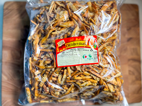 Нитка ЖАРЕНАЯ "Чеснок с зеленью" Oktobersnack 1 кг (сырный продукт) в Обнинске