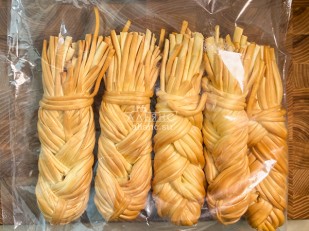 Сырный продукт ФЕРМЕРСКИЙ паутинка копченый: Сырный продукт ФЕРМЕРСКИЙ коса копченая